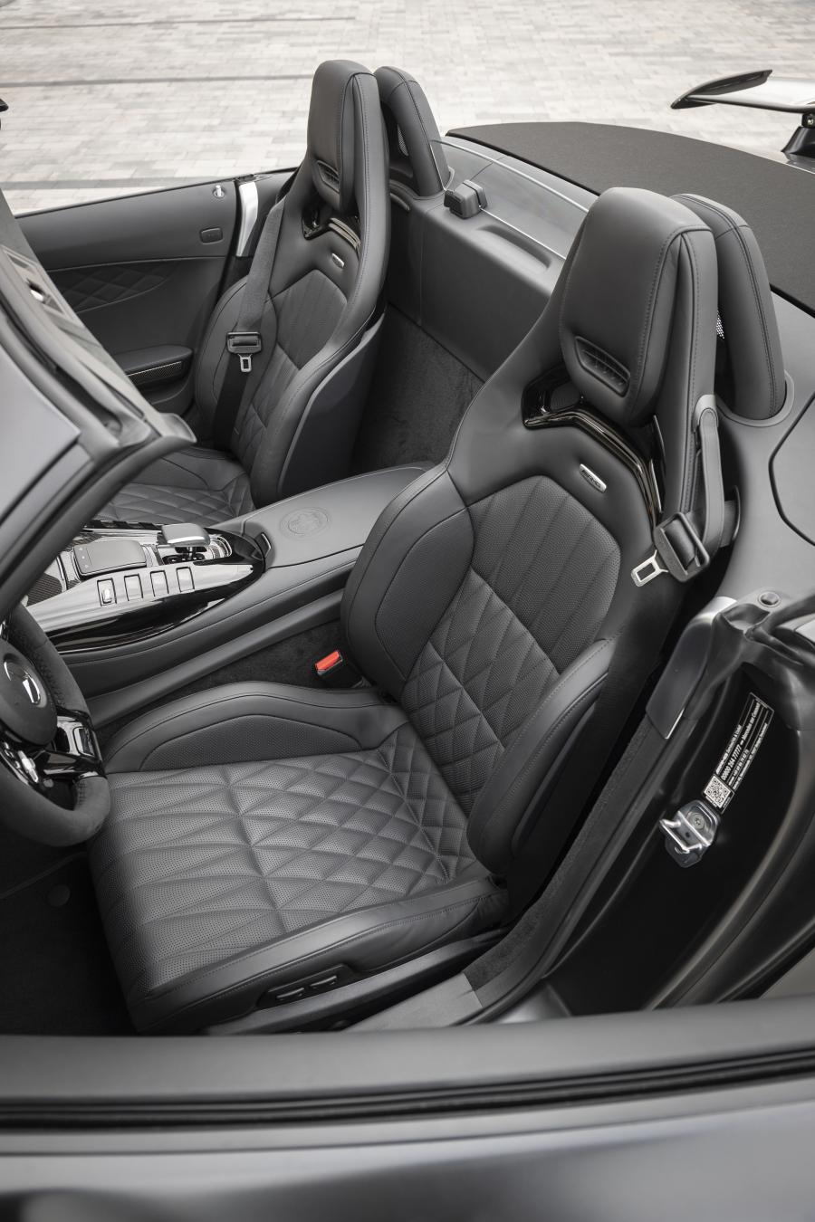 Интерьер Mercedes-AMG GT R Roadster (R190) 2019 года  (WW) (фото 31 из 42)